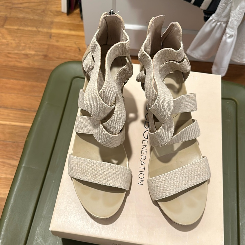 BCBG biege Sanaa